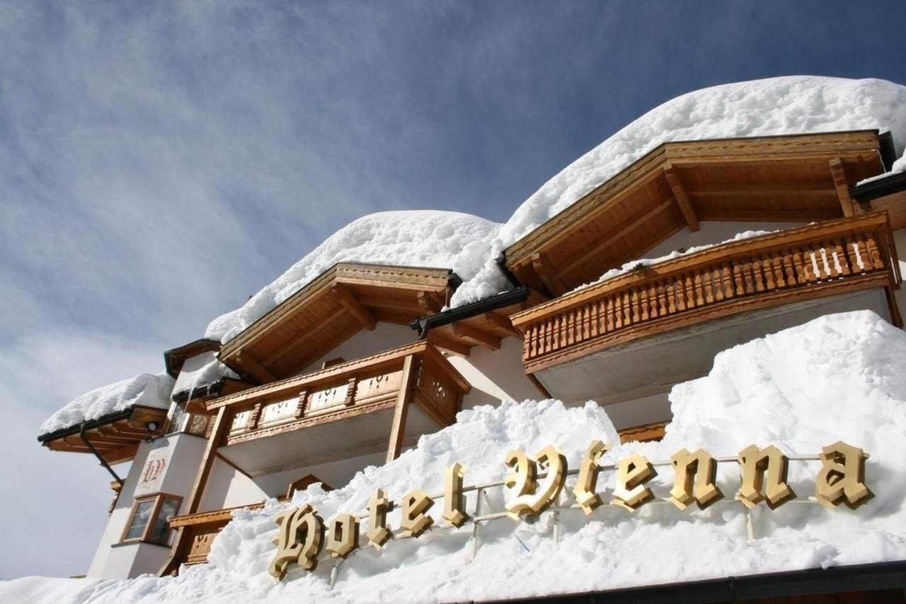Hotel Vienna San Martino Di Castrozza Exteriör bild