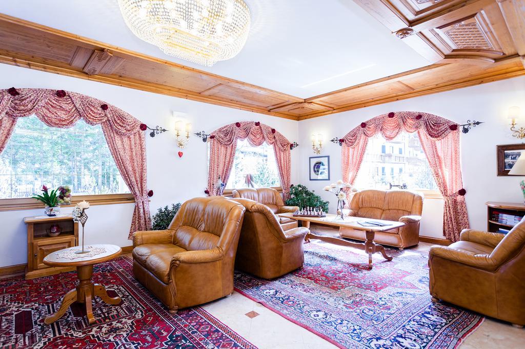 Hotel Vienna San Martino Di Castrozza Exteriör bild