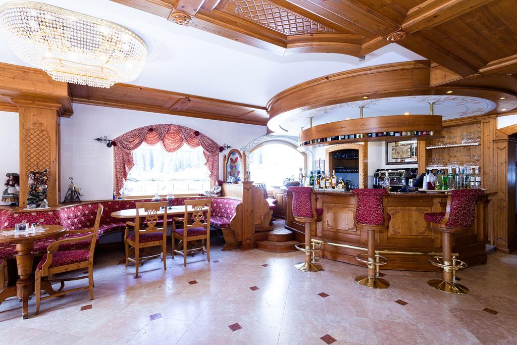 Hotel Vienna San Martino Di Castrozza Exteriör bild