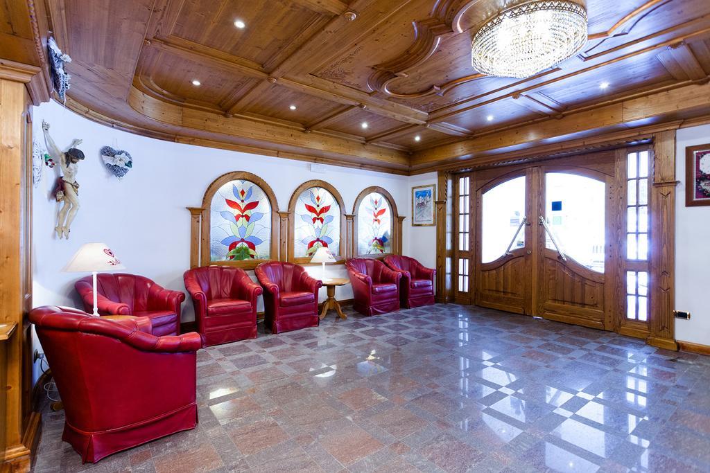 Hotel Vienna San Martino Di Castrozza Exteriör bild