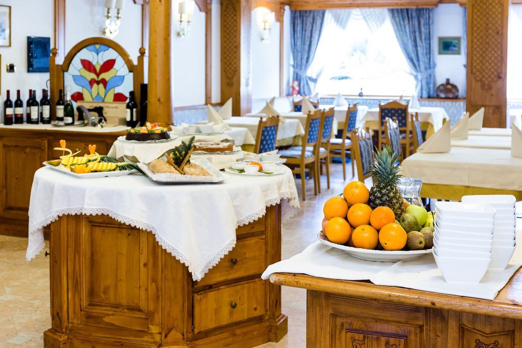 Hotel Vienna San Martino Di Castrozza Exteriör bild
